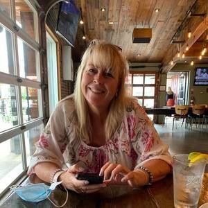 Meet your Posher, Debbie